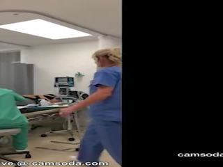 جبهة مورو ممرضة يحصل على fired إلى عرض كس (nurse420 في camsoda)