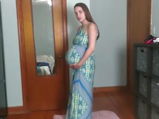 9 tháng mang thai và cố gắng trên pre-preg quần áo