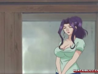 Mamá japonesa hentai consigue squeezed su bigboobs