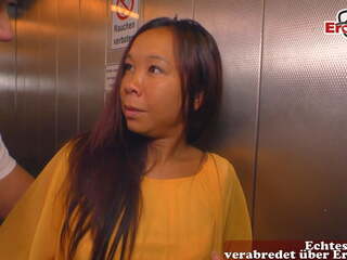 Alemão asiática milf persuaded para trapacear em elevador: grátis xxx vídeo c8