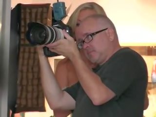 Pornósztár kayden kross tovább a készlet a fénykép discharge sztrippelés