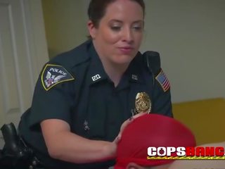 Ukłucie kochający mamuśka cops ssać od criminals ogromny czarne kutas