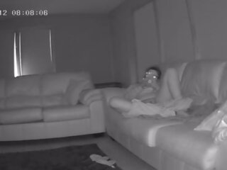 Сестра в право заловени мастурбиране на мой диван housesitting скрит камера