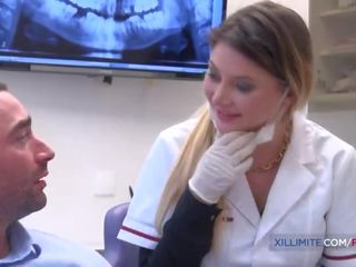בלונדיני dentist זיונים שלה חולה