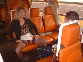 Panna chlápek a amatér máma jsem rád šoustat v vlak, vysoká rozlišením x jmenovitý film 5d