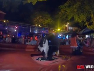 Desnudo zorras toro cabalgando en destello fest 2018 salvaje y fuera de control