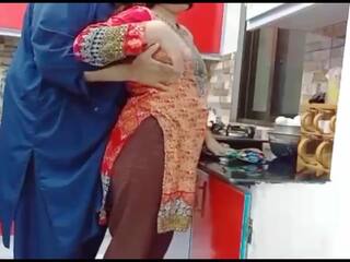 Pákistánec manželka anální otvor v prdeli v the kuchyně zatímco ona je práce s jasný audio