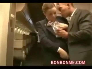 Õhk hostess fucks passenger
