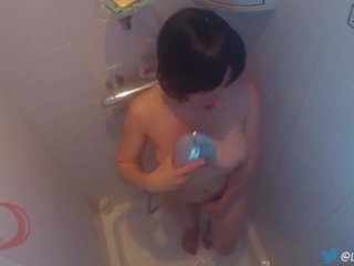 Krok mama przyłapani masturbacja w prysznic przez kamera szpiegowska #homemade#amateur#orgasm