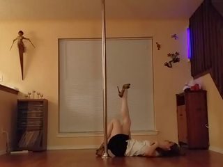 Striptease at pole dance - the most duýguly striptiz by a woman - başlangyç