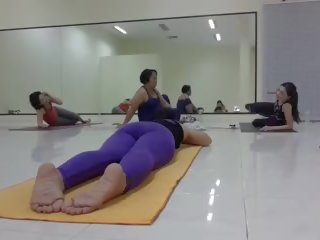 Yoga klase: asawang babae & inang kaakit-akit hd may sapat na gulang pelikula klip 59